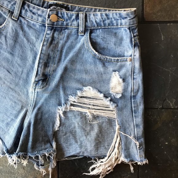 Pretty Little Thing Vintage Wash Mom Shorts - Picture 2 of 9